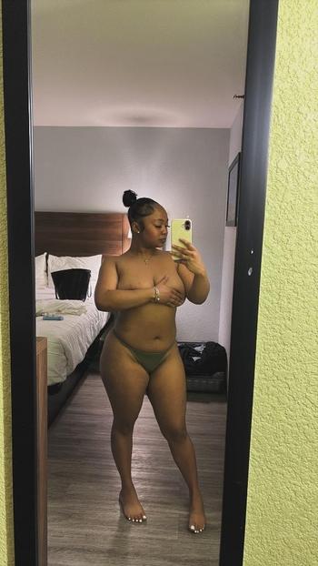 Yaya, 26  female escort, Green Bay